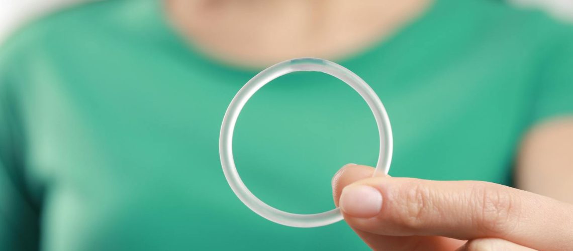 Anneau vaginal : mode d’emploi, contre-indications, c’est quoi ? Anneau vaginal : mode d'emploi, contre-indications, c'est quoi ?